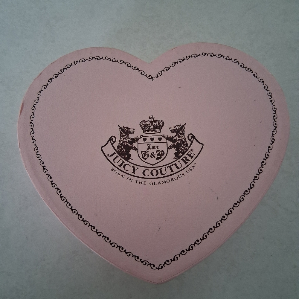 RARE Juicy Couture Gold Heart Charm Bracelet/ Y2K/ Original Heart Box - Picture 4 of 15